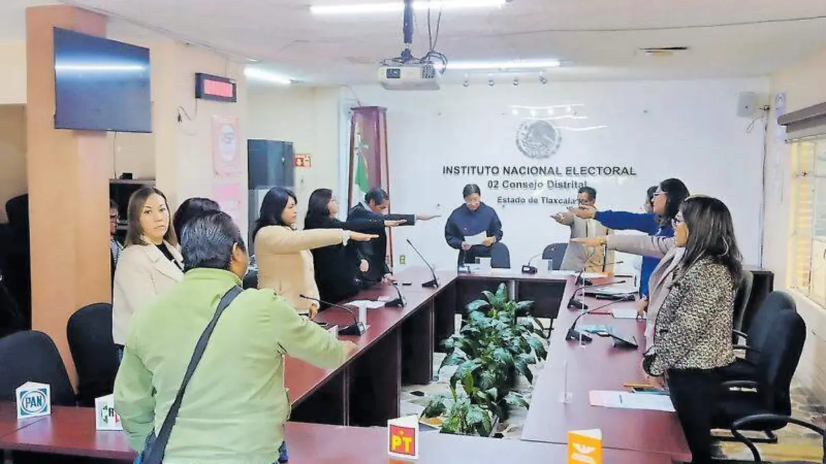 los Consejos Distritales 01 y 02 de Tlaxcala y Apizaco, respectivamente, del (INE) realizaron sesiones extraordinarias para instalarse con miras a los comicios extraordinarios del 24 de noviembre próximoCORTESÍA INE